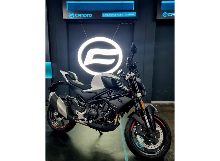 CF MOTO 450NK 2024 / 107.32€/MOIS* / DSN MOTOS 40