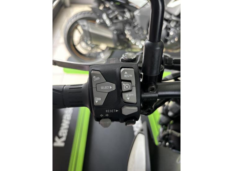 KAWASAKI Z900 2025  / 182.76 €/MOIS* / DSN MOTOS 40