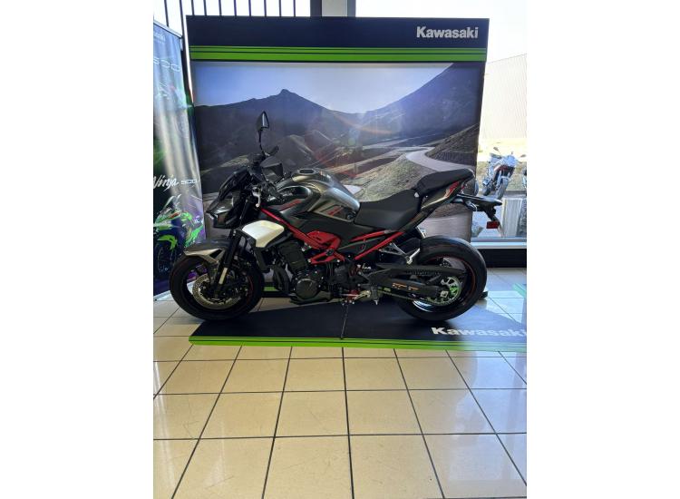 KAWASAKI z900 70kw  / 177.73€/MOIS* / DSN MOTOS 40