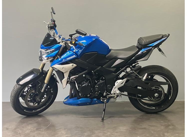 SUZUKI 750 GSR EDITION FREEGUN  /  DSN MOTOS 40
