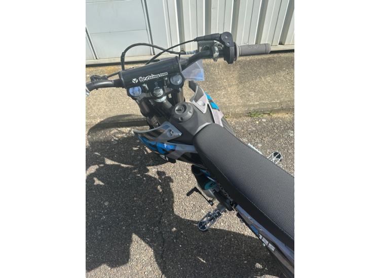YCF 125 SUPERMOTARD / DSN MOTOS 40